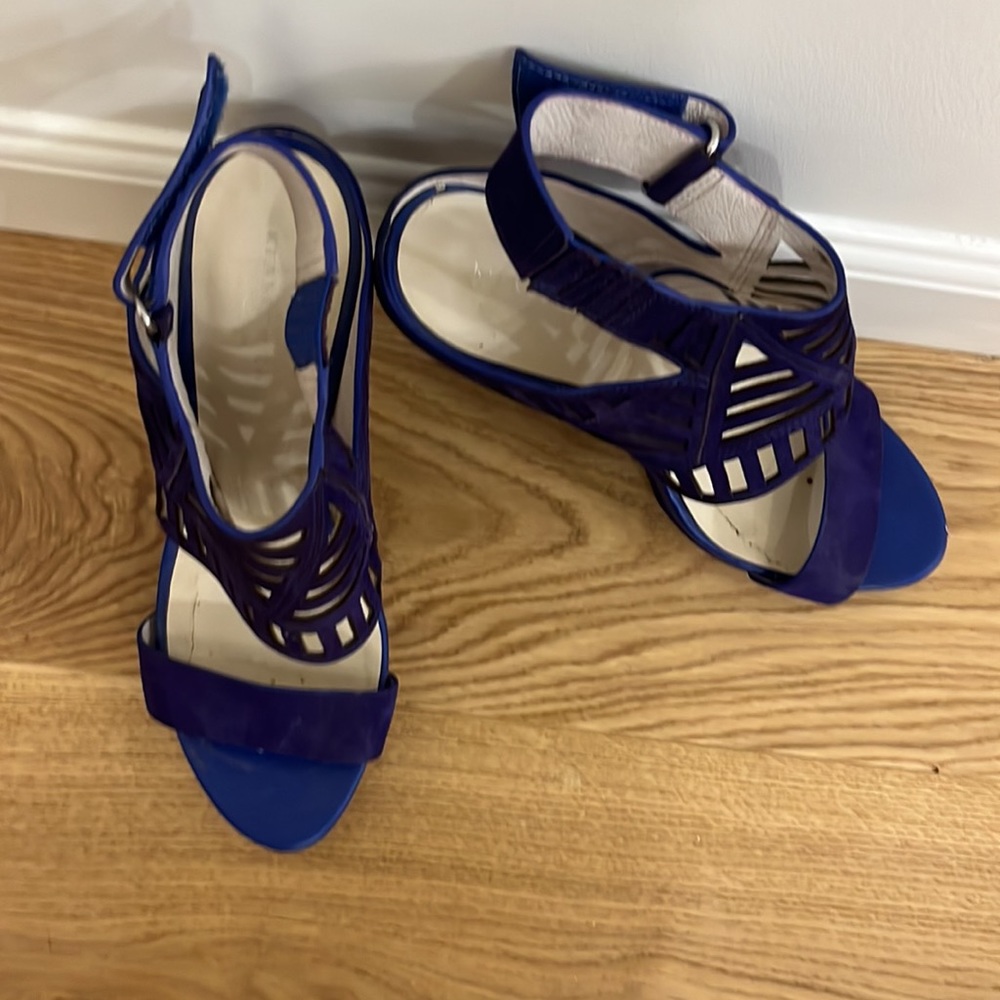 Kenneth Women's Cole Niko Cutout Leather Sandal in electric blue - Picture 5 of 8
